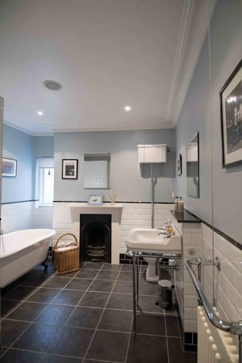 Bathroom at Detached South Woodford house, B1787 (photo 10)