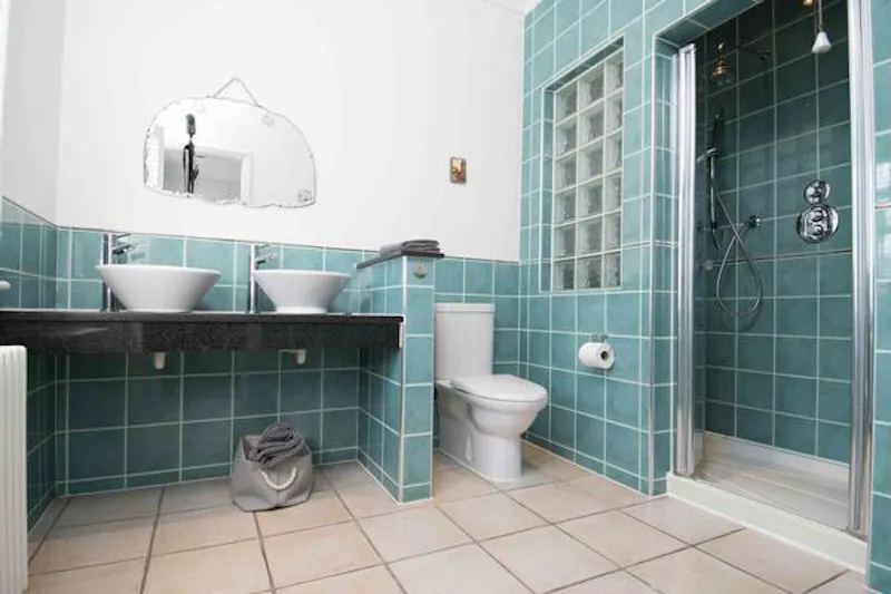 Shower at Detached South Woodford house, B1787 (photo 19)