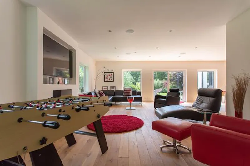 Modern High Wycombe house, D2410 (photo 4)