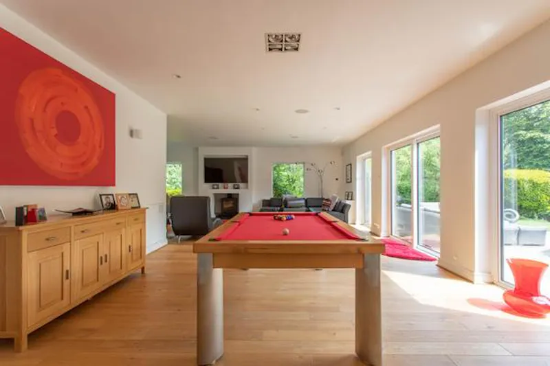 Modern High Wycombe house, D2410 (photo 6)