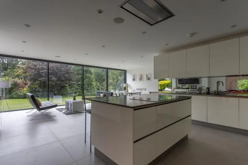 Kitchen at Modern High Wycombe house, D2410 (photo 13)
