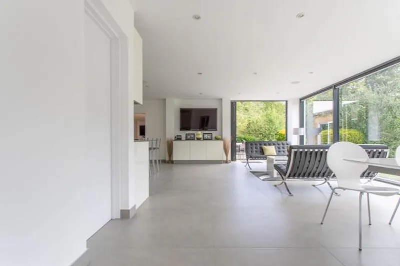 Modern High Wycombe house, D2410 (photo 14)