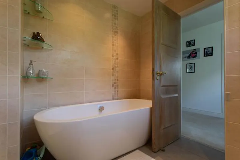 Bathroom at Modern High Wycombe house, D2410 (photo 42)