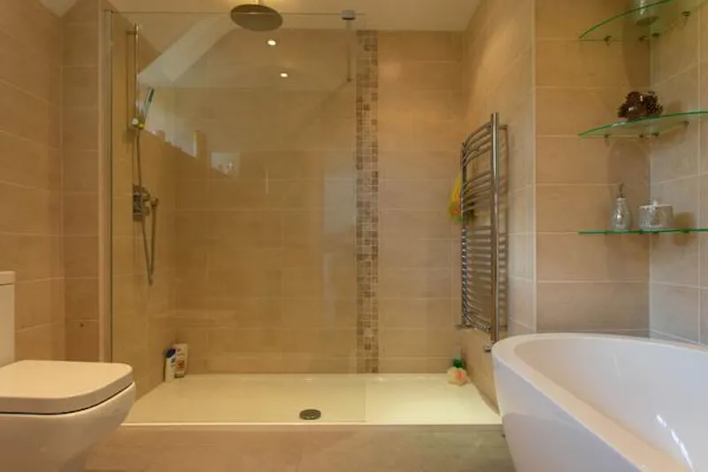 Bathroom at Modern High Wycombe house, D2410 (photo 43)