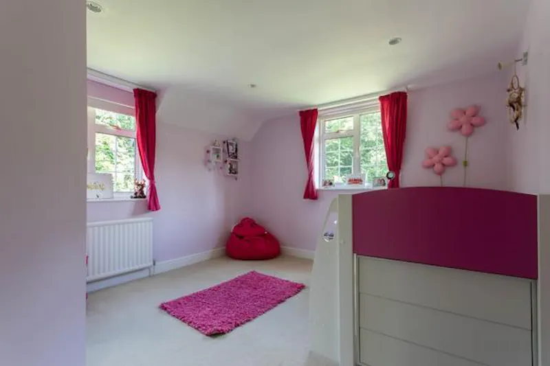 Modern High Wycombe house, D2410 (photo 45)