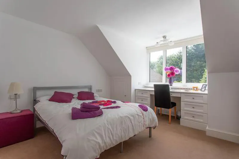 Modern High Wycombe house, D2410 (photo 48)