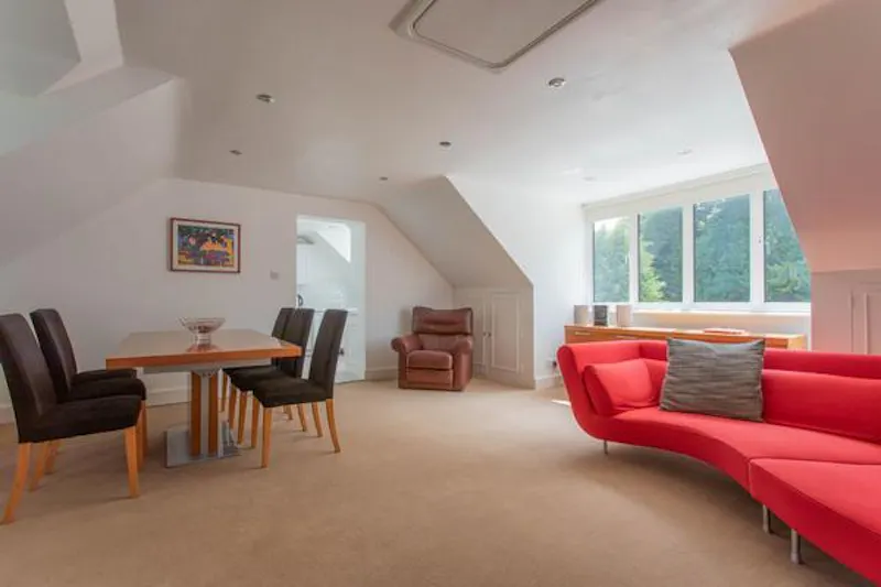 Modern High Wycombe house, D2410 (photo 61)