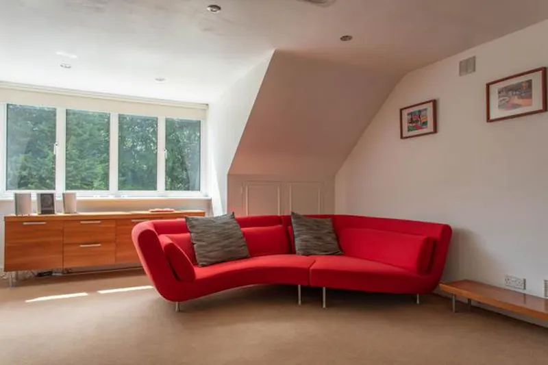 Modern High Wycombe house, D2410 (photo 62)