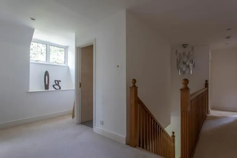 Modern High Wycombe house, D2410 (photo 65)