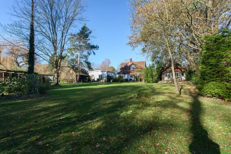 Garden at Godstone Country pool house, C891 (photo 31)