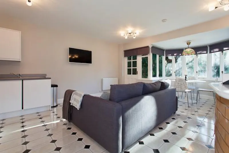 Godstone Country pool house, C891 (photo 34)