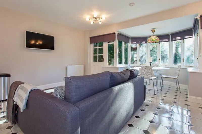 Godstone Country pool house, C891 (photo 38)