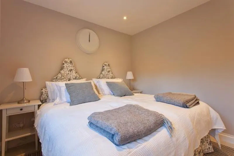 Godstone Country pool house, C891 (photo 42)