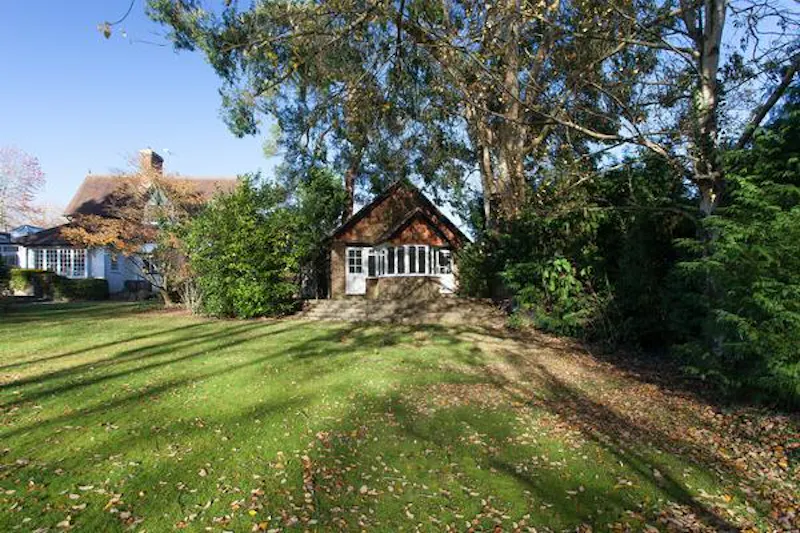 Godstone Country pool house, C891 (photo 46)