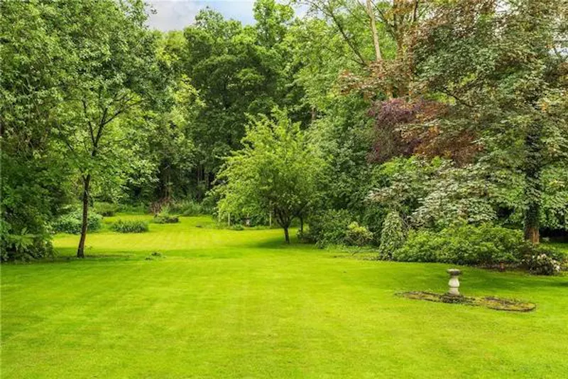 Godstone Country pool house, C891 (photo 48)
