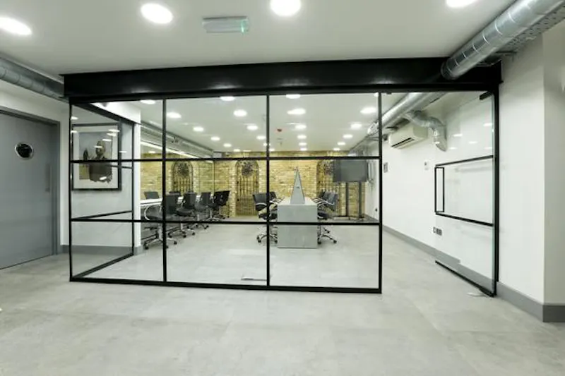 Crittall windows at London hairdressing academy, Q127 (photo 6)