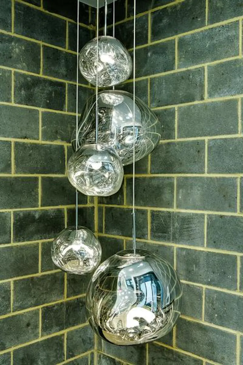 Tiled at London hairdressing academy, Q127 (photo 16)