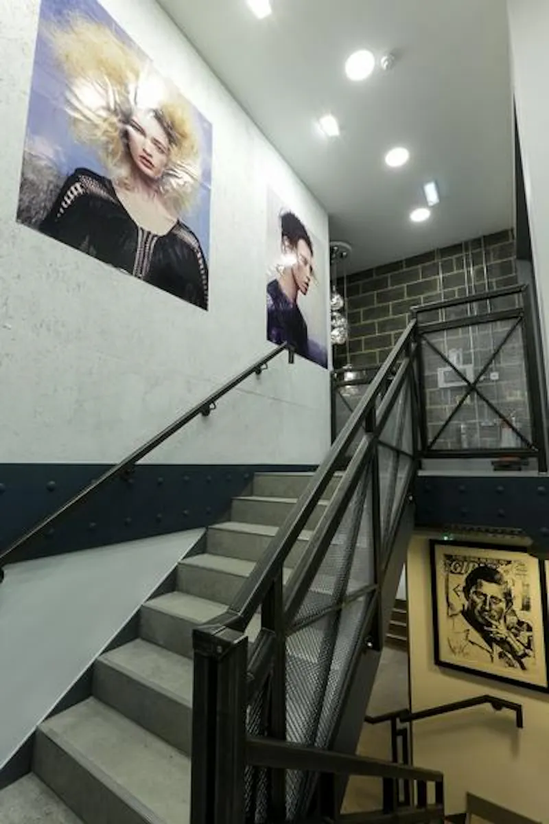 Staircase at London hairdressing academy, Q127 (photo 17)
