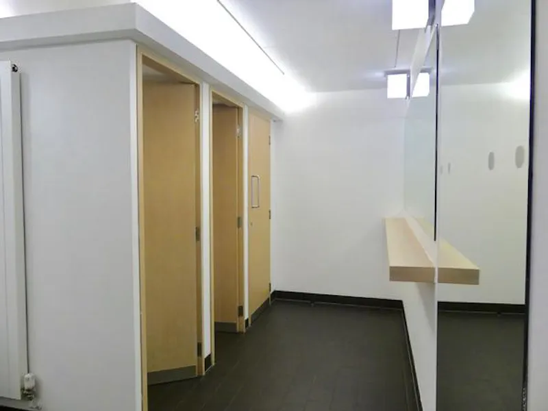 Bathroom at Norman gatehouse in Farringdon, P600 (photo 42)