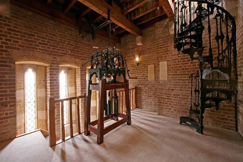 Beams at Film location Q128 in London (photo 4)