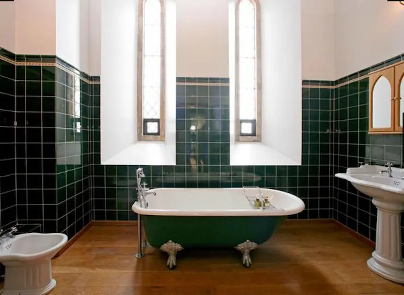 Bathroom at Film location Q128 in London (photo 6)