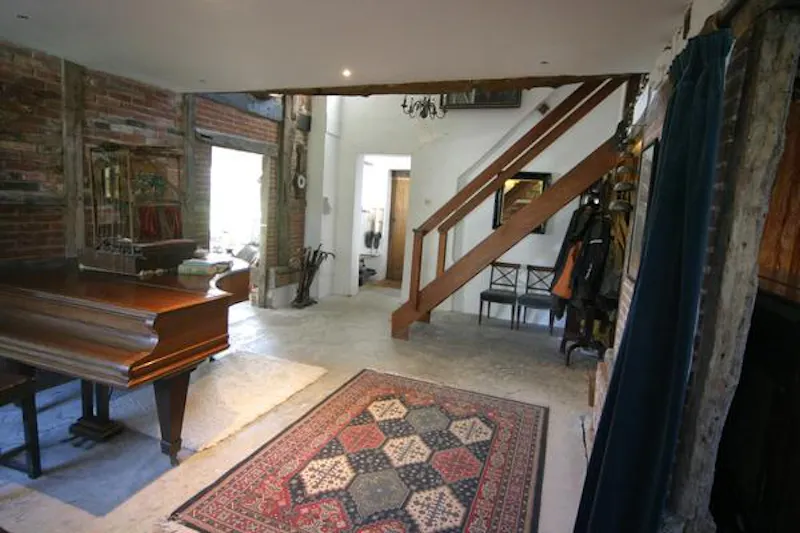 Exposed brick at Film location L671 in Hampshire (photo 6)