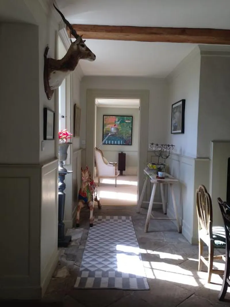 Entrance hall at Queen Anne house in Minster, A1448 (photo 12)