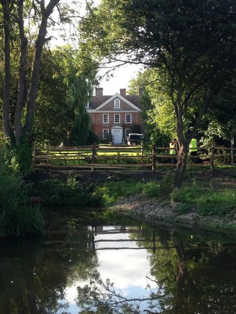 Pond at Queen Anne house in Minster, A1448 (photo 19)