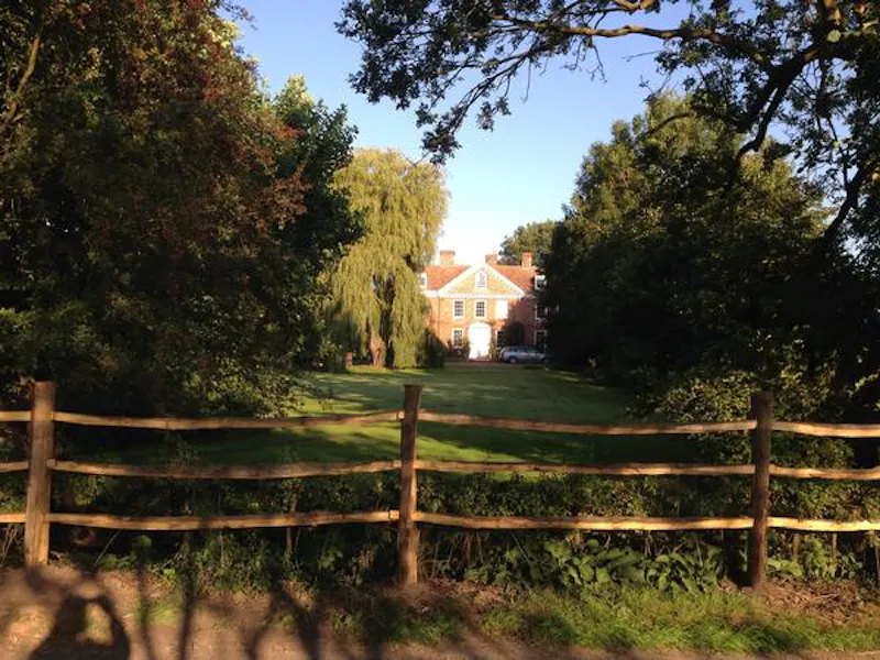 Garden at Queen Anne house in Minster, A1448 (photo 21)