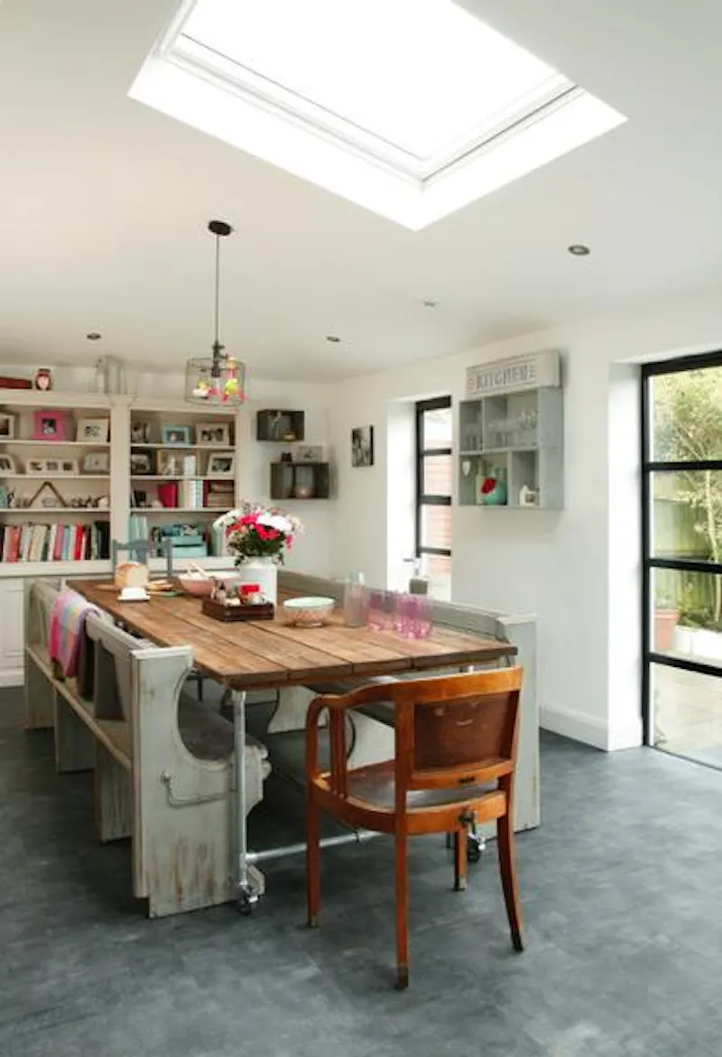 Dining room at Film location E448 in Hertfordshire (photo 7)