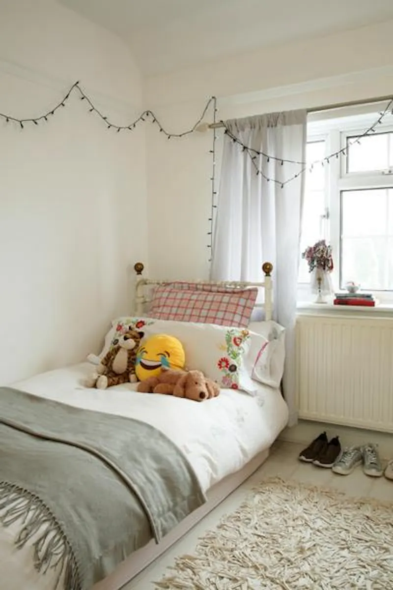 Bedroom - teen at Film location E448 in Hertfordshire (photo 13)