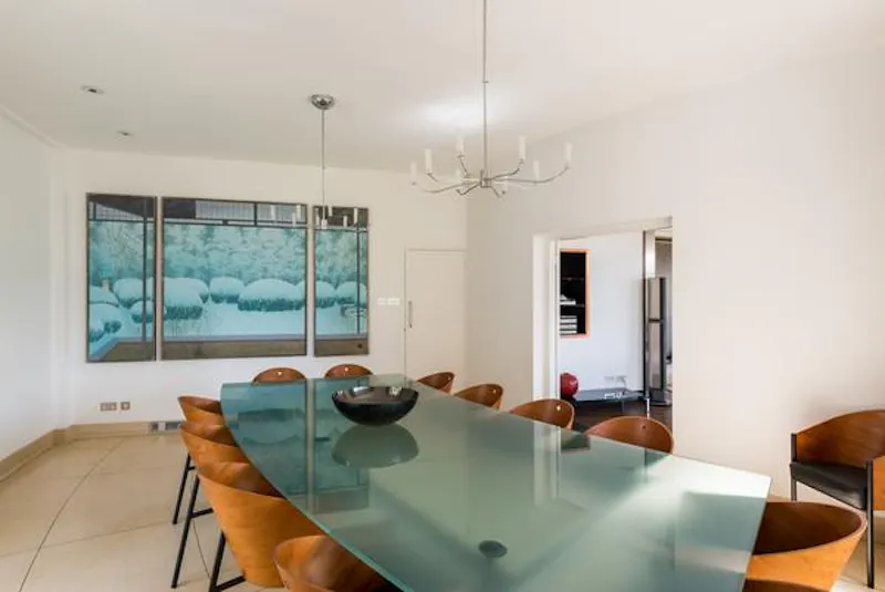 Iconic Chertsey modernist house, K421 (photo 6)