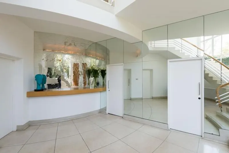 Iconic Chertsey modernist house, K421 (photo 7)