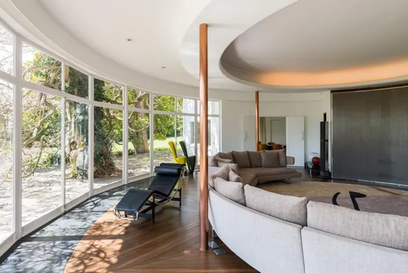 Living Room at Iconic Chertsey modernist house, K421 (photo 8)