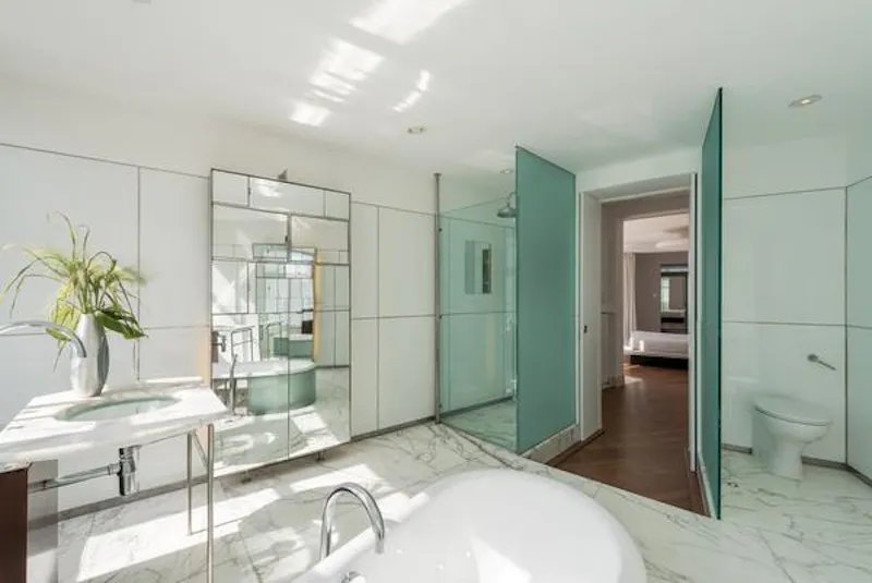 Iconic Chertsey modernist house, K421 (photo 12)