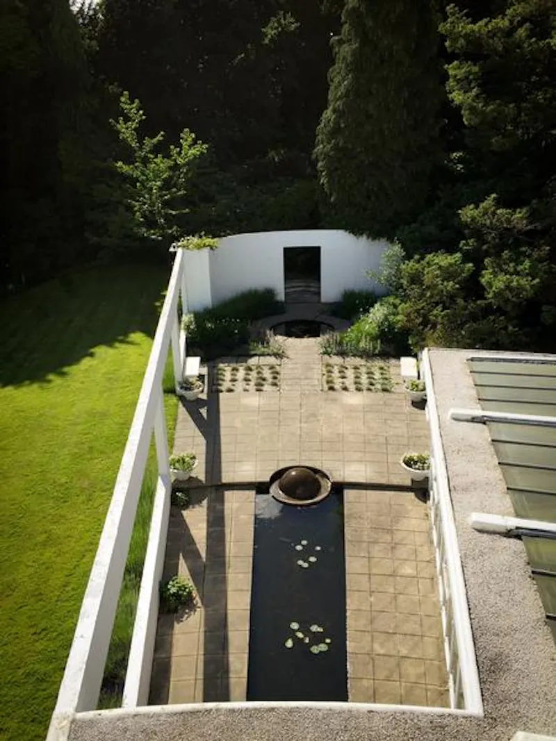 Iconic Chertsey modernist house, K421 (photo 27)