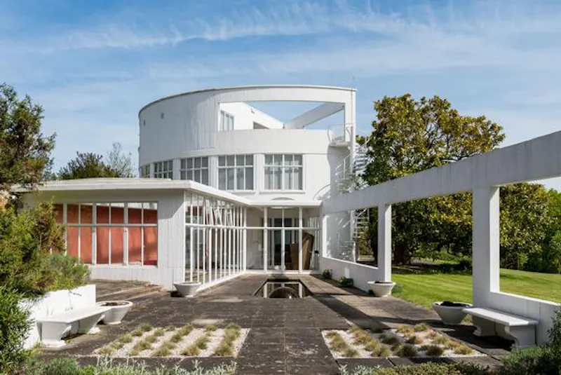 Iconic Chertsey modernist house, K421 (photo 30)