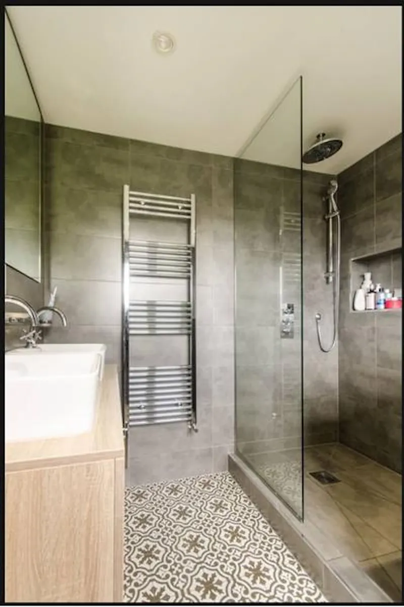 Bathroom at Iconic Chertsey modernist house, K421 (photo 20)