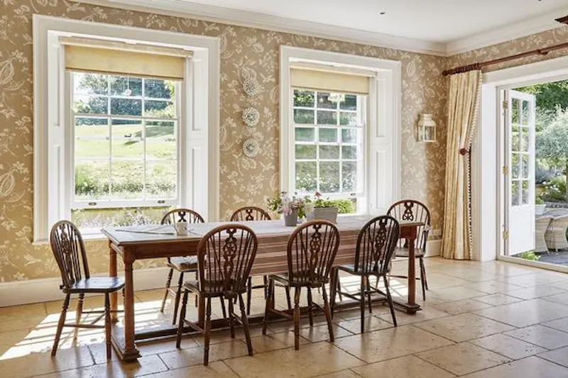 Dining room at Charming manor in South Downs, A1449 (photo 3)