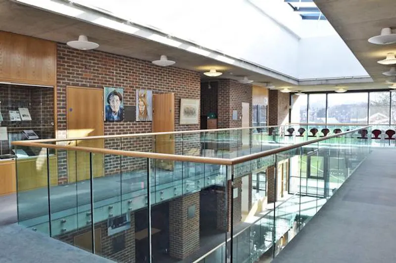 Versatile Dulwich school, J214 (photo 38)