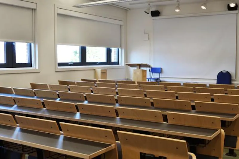Versatile Dulwich school, J214 (photo 43)