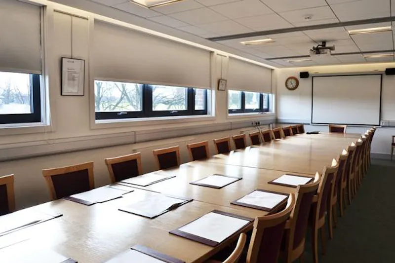 Boardroom at Versatile Dulwich school, J214 (photo 44)