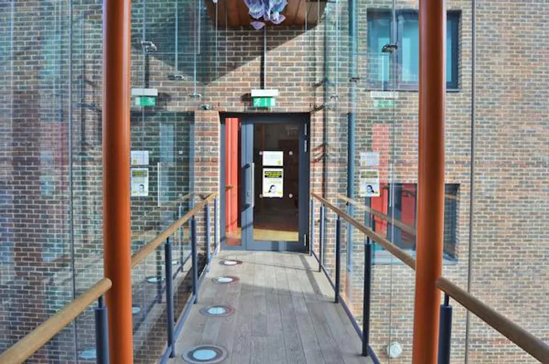 Versatile Dulwich school, J214 (photo 45)