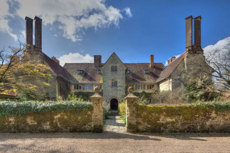 Driveway at Little Thakeham Manor House, E430 (photo 1)