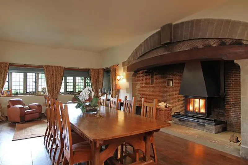 Dining room at Little Thakeham Manor House, E430 (photo 37)