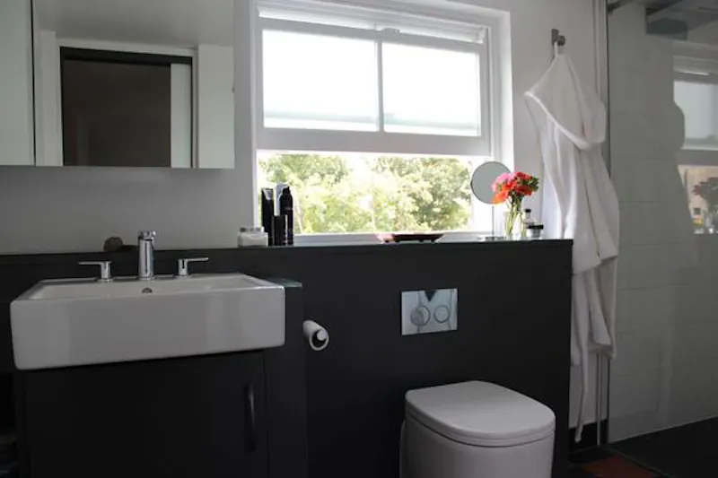 Bathroom at Colourful Stoke Newington home, B1739 (photo 48)
