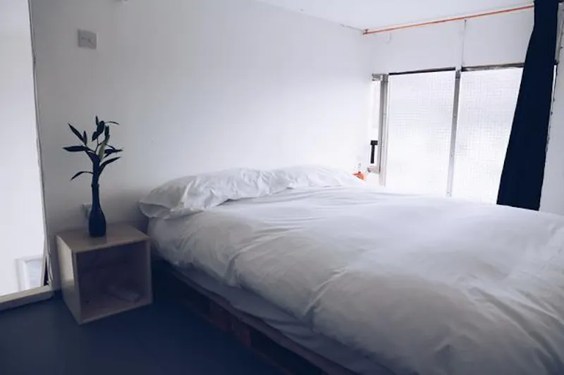 Bedroom at Homerton converted warehouse, F1131 (photo 42)