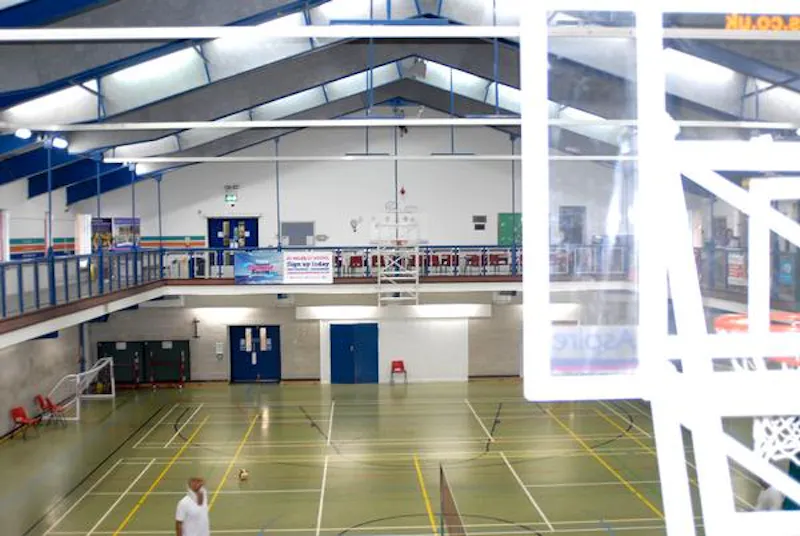 Gym at Leisure Centre close to Elstree Studios., V153 (photo 24)