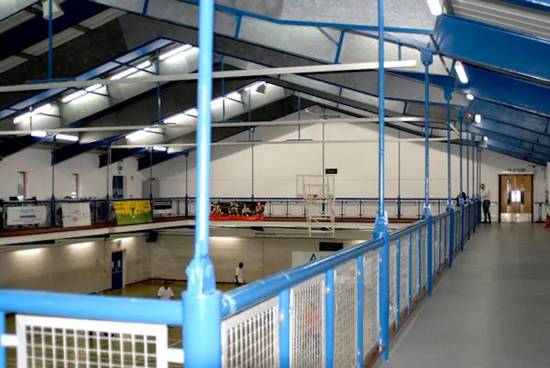 Leisure Centre close to Elstree Studios., V153 (photo 27)