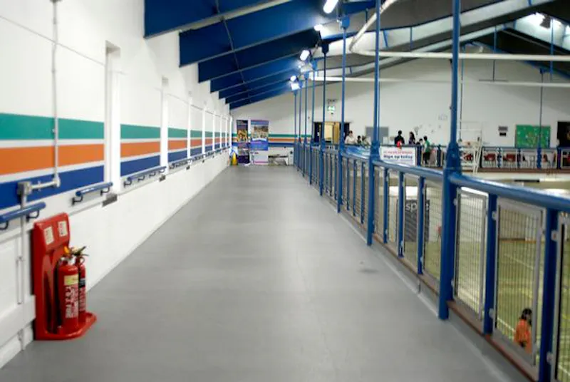 Corridor at Leisure Centre close to Elstree Studios., V153 (photo 32)